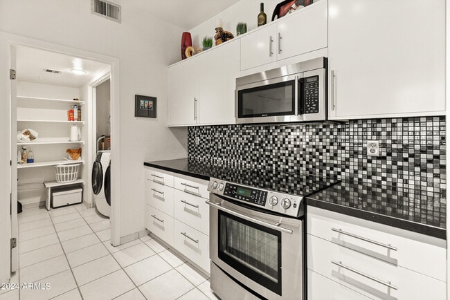 11333 N 92nd St in Scottsdale, AZ - Foto de edificio - Building Photo