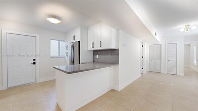 3556 SW 26th St, Unit 0 in Miami, FL - Building Photo - Building Photo