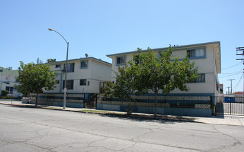 3840 W 7th St in Los Angeles, CA - Building Photo - Building Photo