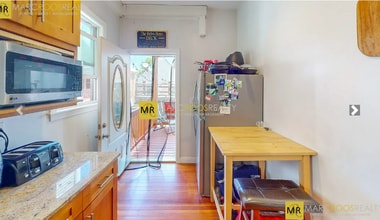 16 Carpenter St, Unit 2 in Boston, MA - Foto de edificio - Building Photo