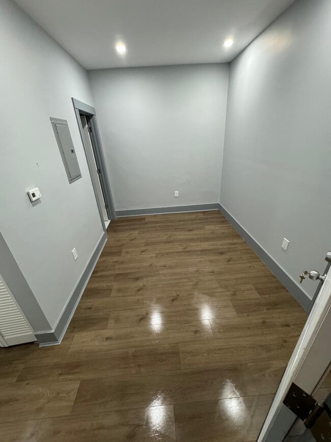 170 Putnam St, Unit 2nd floor in Boston, MA - Building Photo - Building Photo