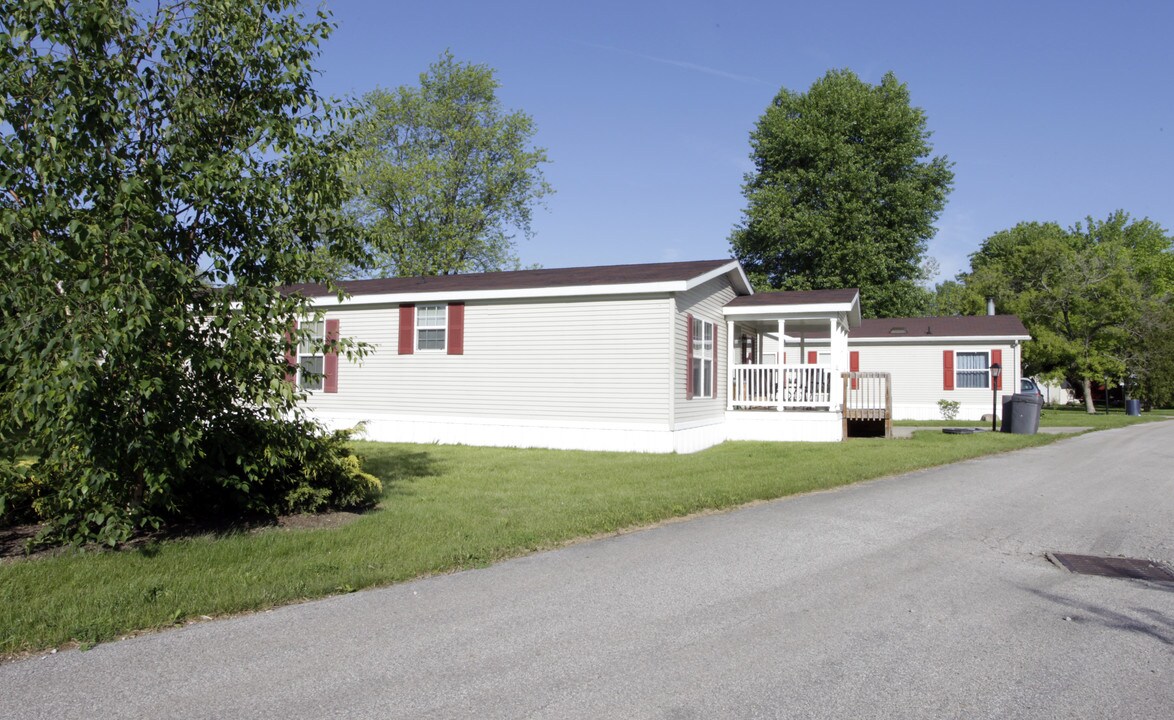 Pine Gate Mobile Home Community in Ravenna, OH - Foto de edificio