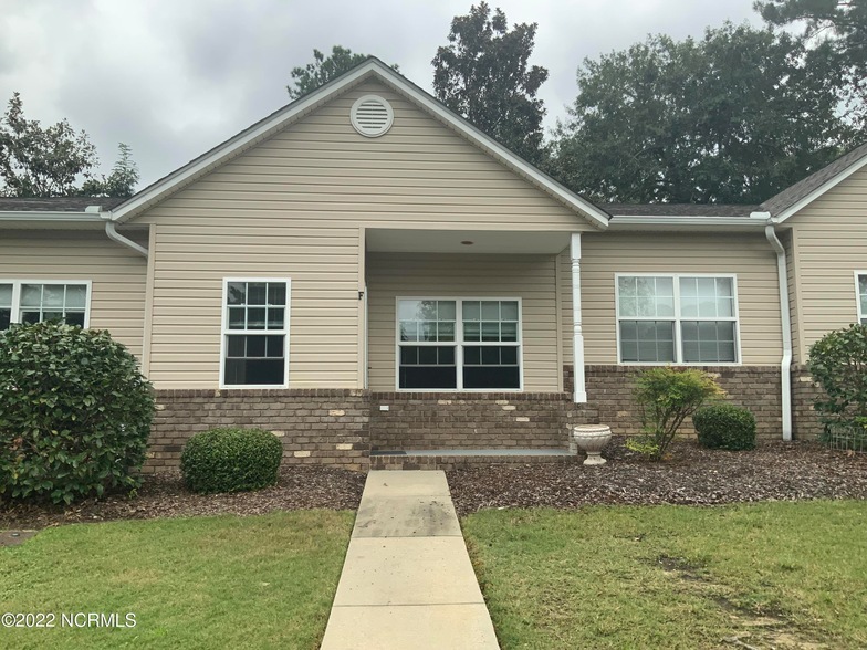 101 E Rhode Island Ave, Unit Apt F in Southern Pines, NC - Building Photo
