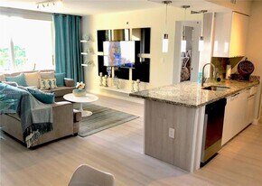 19999 E Country Club Dr, Unit 1405 in Aventura, FL - Building Photo