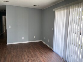 329 W Main St in Lexington, SC - Building Photo