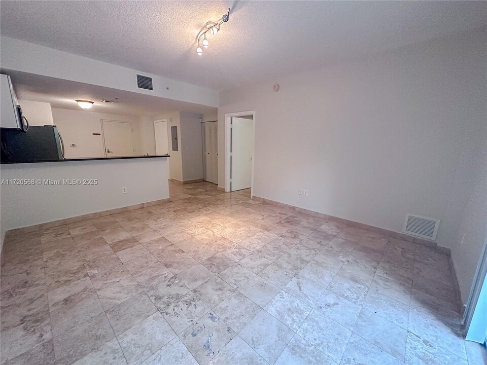 3339 Virginia St, Unit 4 in Miami, FL - Building Photo