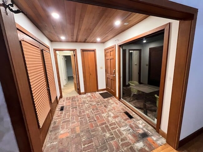 1122 Point Fosdick Dr in Gig Harbor, WA - Building Photo - Building Photo