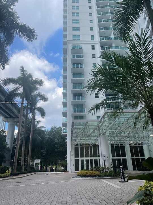 31 SE 5th St in Miami, FL - Building Photo