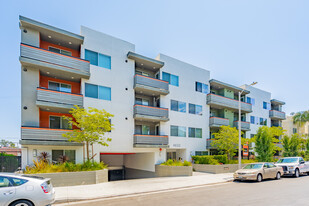 4632 Vista Del Monte Ave, Unit 305 in Los Angeles, CA - Building Photo