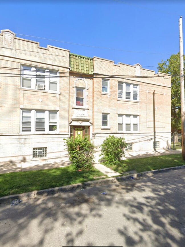 property at 2320 N Leclaire Ave