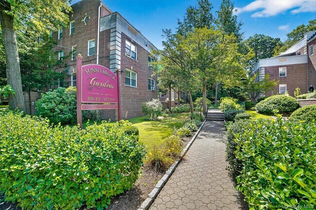 824 Palmer Rd in Bronxville, NY - Building Photo - Building Photo