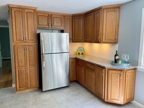 94 Glenstone Dr in Vernon, CT - Building Photo - Building Photo