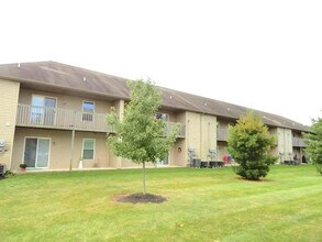 1334 Martin Ave in Ephrata, PA - Foto de edificio - Building Photo