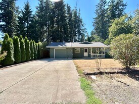 16671 SW Lake Forest Blvd in Lake Oswego, OR - Building Photo