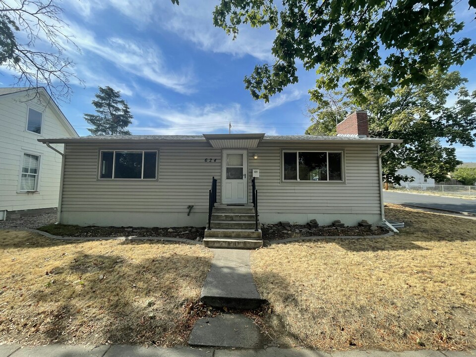 624 2nd St in Cheney, WA - Building Photo
