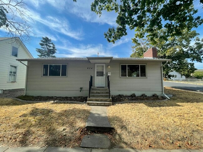 property at 624 2nd St