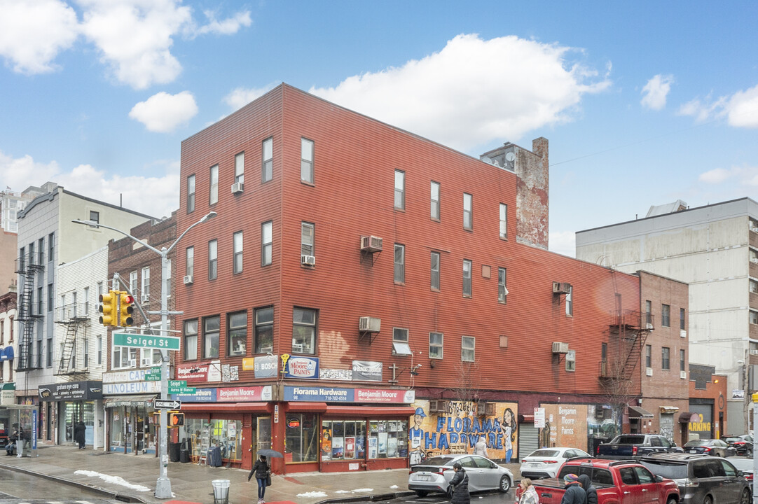 98 Graham Avenue in Brooklyn, NY - Building Photo