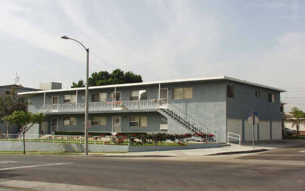 1899 Temple Ave in Signal Hill, CA - Building Photo