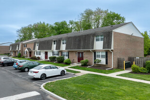 Hampton Crossing Condominiums Apartments