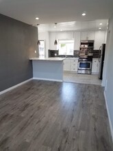 1068 W 12th St, Unit 0 in Los Angeles, CA - Foto de edificio - Building Photo