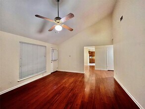 3038 Sam Houston Dr in Sugar Land, TX - Building Photo - Building Photo