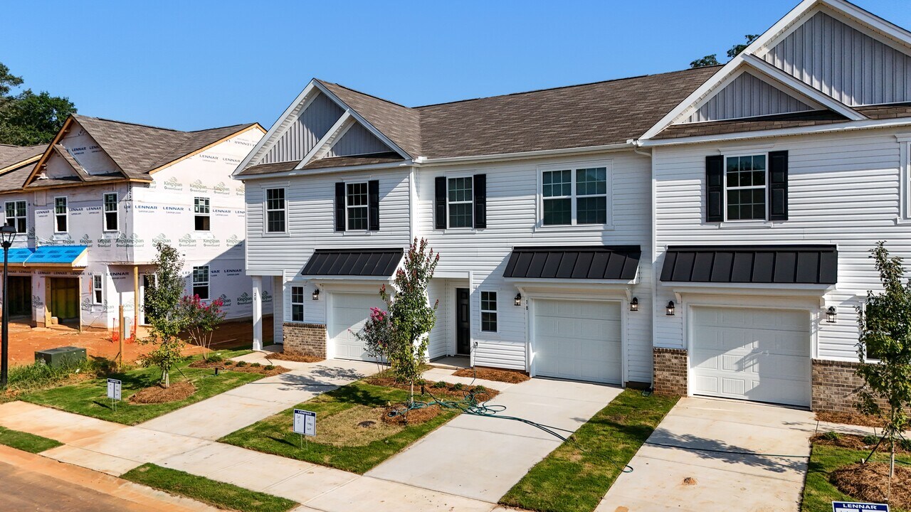 18 Twiggs Ln in Taylors, SC - Foto de edificio