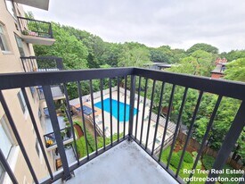 101 Monmouth St, Unit 710 in Brookline, MA - Building Photo