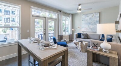 1825 San Jacinto St in Houston, TX - Building Photo - Building Photo