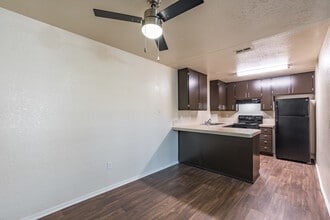 Willow Run Apartments in Carmichael, CA - Foto de edificio - Interior Photo