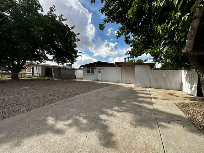 1947 Hope Ave in Kingman, AZ - Foto de edificio - Building Photo