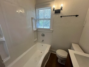 3919 NW 12th Dr in Gainesville, FL - Building Photo - Building Photo