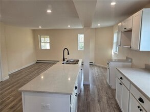 193 Child St in Warren, RI - Building Photo - Building Photo