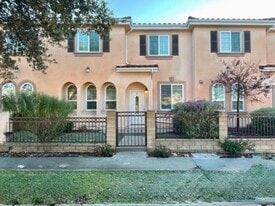 1701 Patricia Ave in Simi Valley, CA - Building Photo