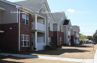 Hickory Ridge in Fayetteville, NC - Building Photo - Building Photo