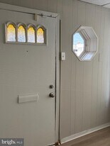 6904 Dicks Ave in Philadelphia, PA - Building Photo