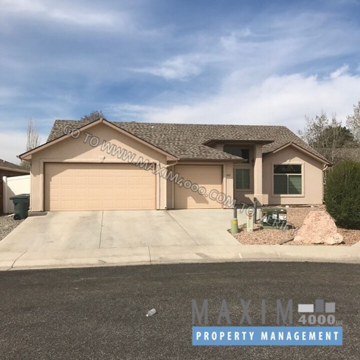 647 Zoe Ln in Grand Junction, CO - Foto de edificio