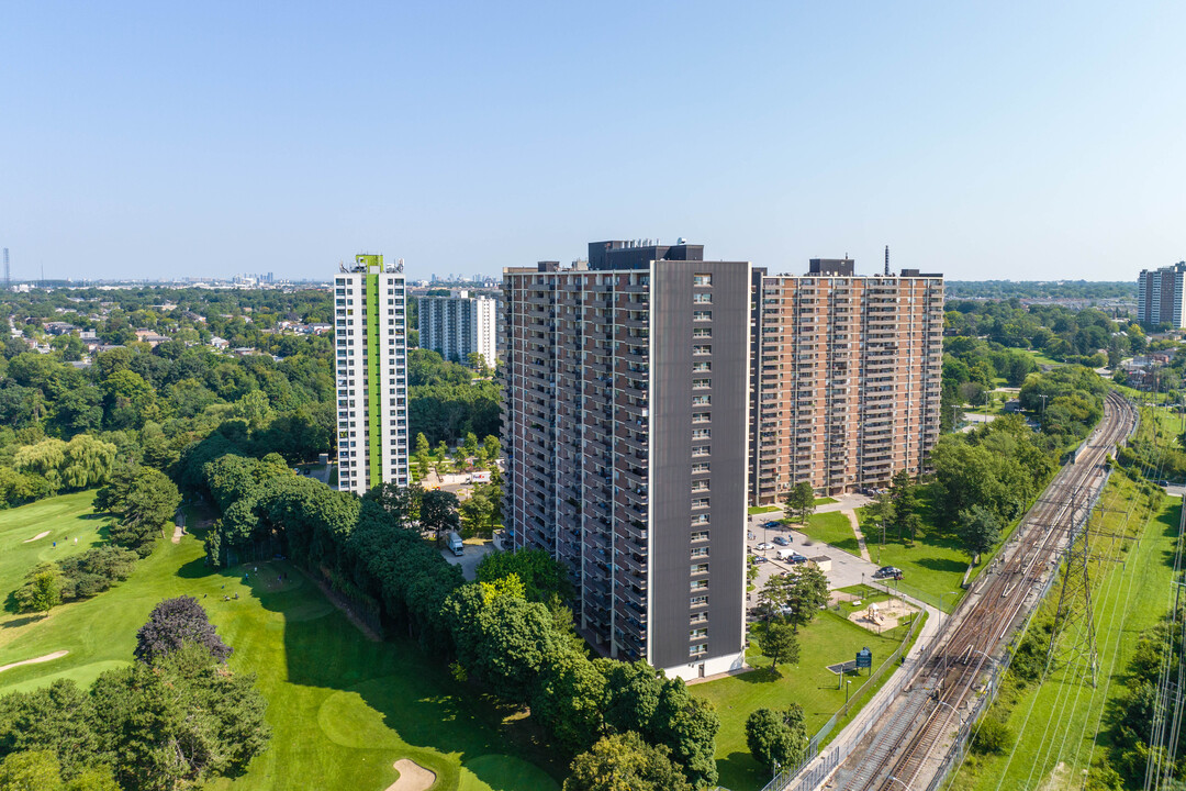 Dentonia Court in Toronto, ON - Building Photo