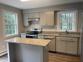 87 Grovner St in Hartford, VT - Building Photo - Building Photo