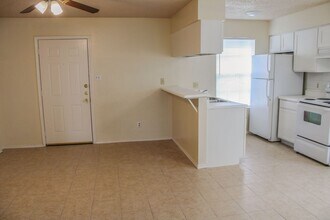 815 W Olmos Dr in San Antonio, TX - Foto de edificio - Building Photo