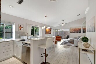 15 Admirals Ct in Palm Beach Gardens, FL - Building Photo - Building Photo
