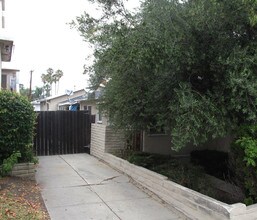 1136-40 1/2 W. 10th St. in San Pedro, CA - Foto de edificio - Building Photo