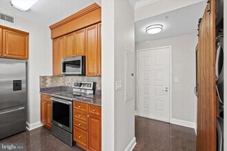 3101 N Hampton Dr in Alexandria, VA - Building Photo - Building Photo