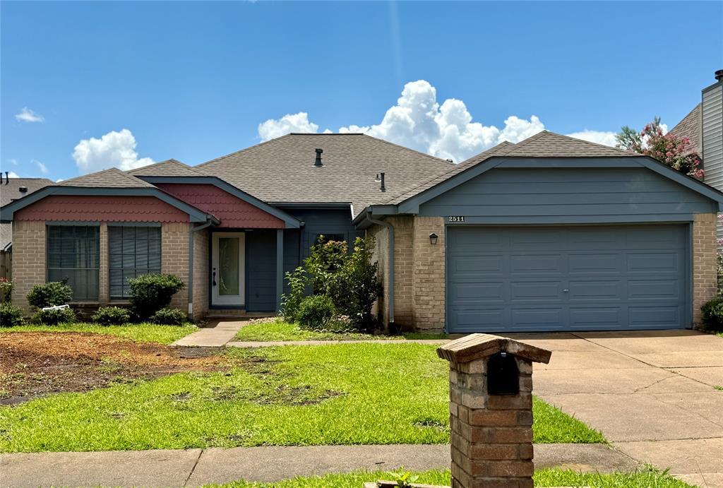 2511 Castle Pl in Stafford, TX - Building Photo