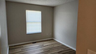 1090 Ann Lane, Unit 1090 in Harrisburg, OH - Building Photo - Building Photo