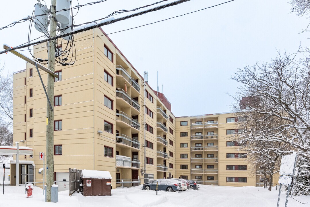 81 Du Passage Côte in Lévis, QC - Building Photo