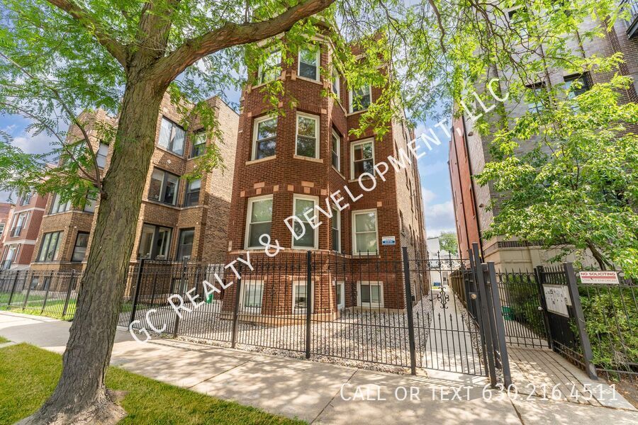 4329 N Ashland Ave in Chicago, IL - Building Photo