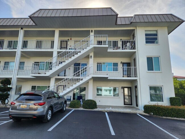 3320 Gulf of Mexico Dr in Longboat Key, FL - Building Photo - Building Photo