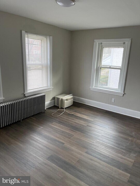 137 W 2nd Ave-Unit -2ND FL in Conshohocken, PA - Foto de edificio