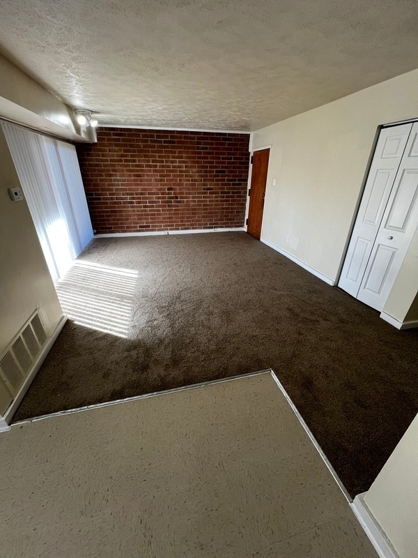 property at 5202 Castlewood Rd