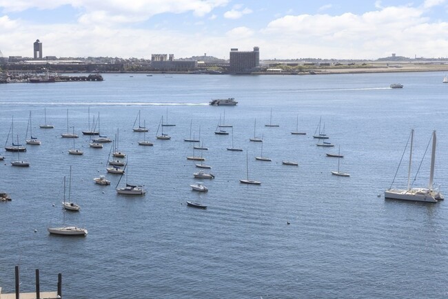 10 Rowes Wharf, Unit 901 in Boston, MA - Foto de edificio - Building Photo